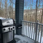 Chalet-Style Condo - 5 Minutes To Lifts And Village!